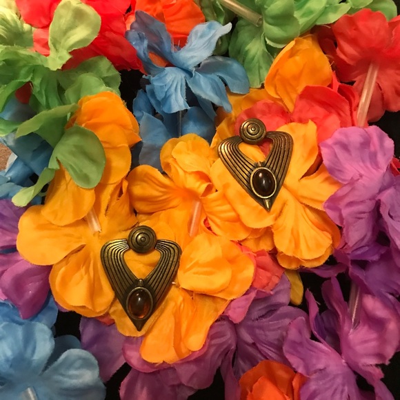 Earrings - Picture 7 of 16